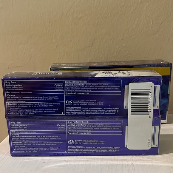2 x Crest 3D White Whitening Toothpaste Glamorous White 4 Pks Total 4.1 Exp 4/22 - Picture 2 of 3